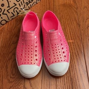 Brand new in box Jefferson bling native shoes size 4